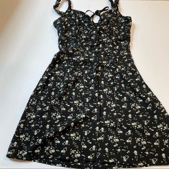 Missguided Dresses & Skirts - Black and white floral dress